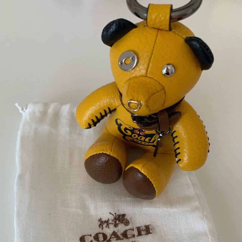 //SOLD// Coach Vintage Bear Charm 🐻